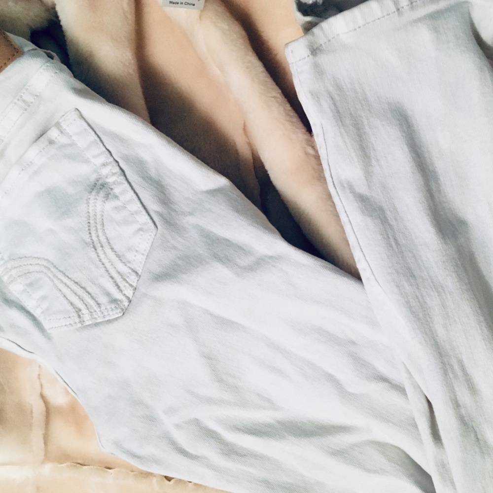 💕 white crop Hollister ankle jeans